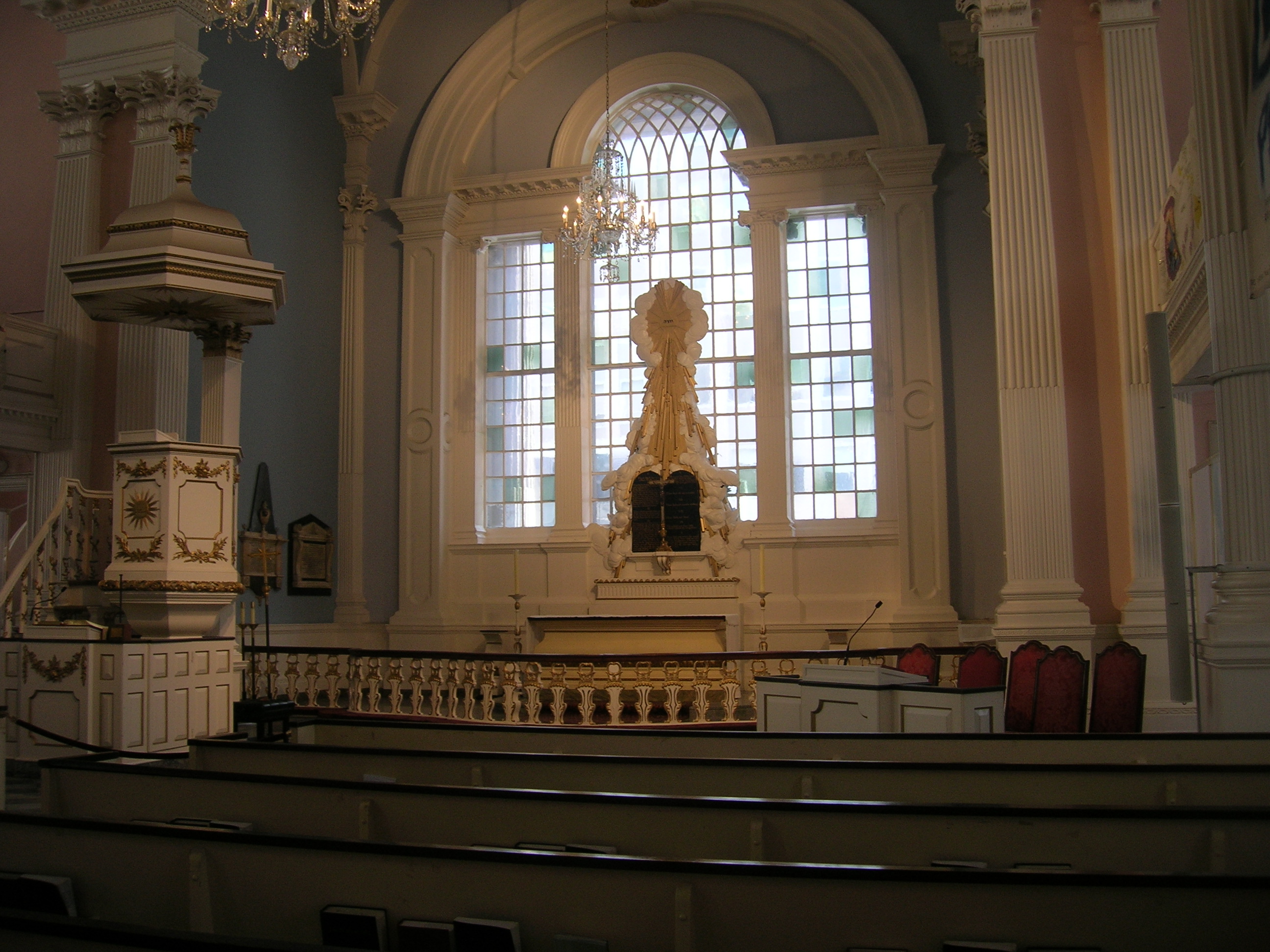 statue