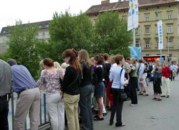 Graz--Watching_the_Water_Rodeo