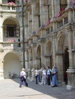 Graz_Staying_cool_in_the_shade