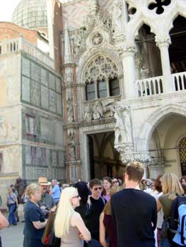 Announcements_in_St._Mark's_Square